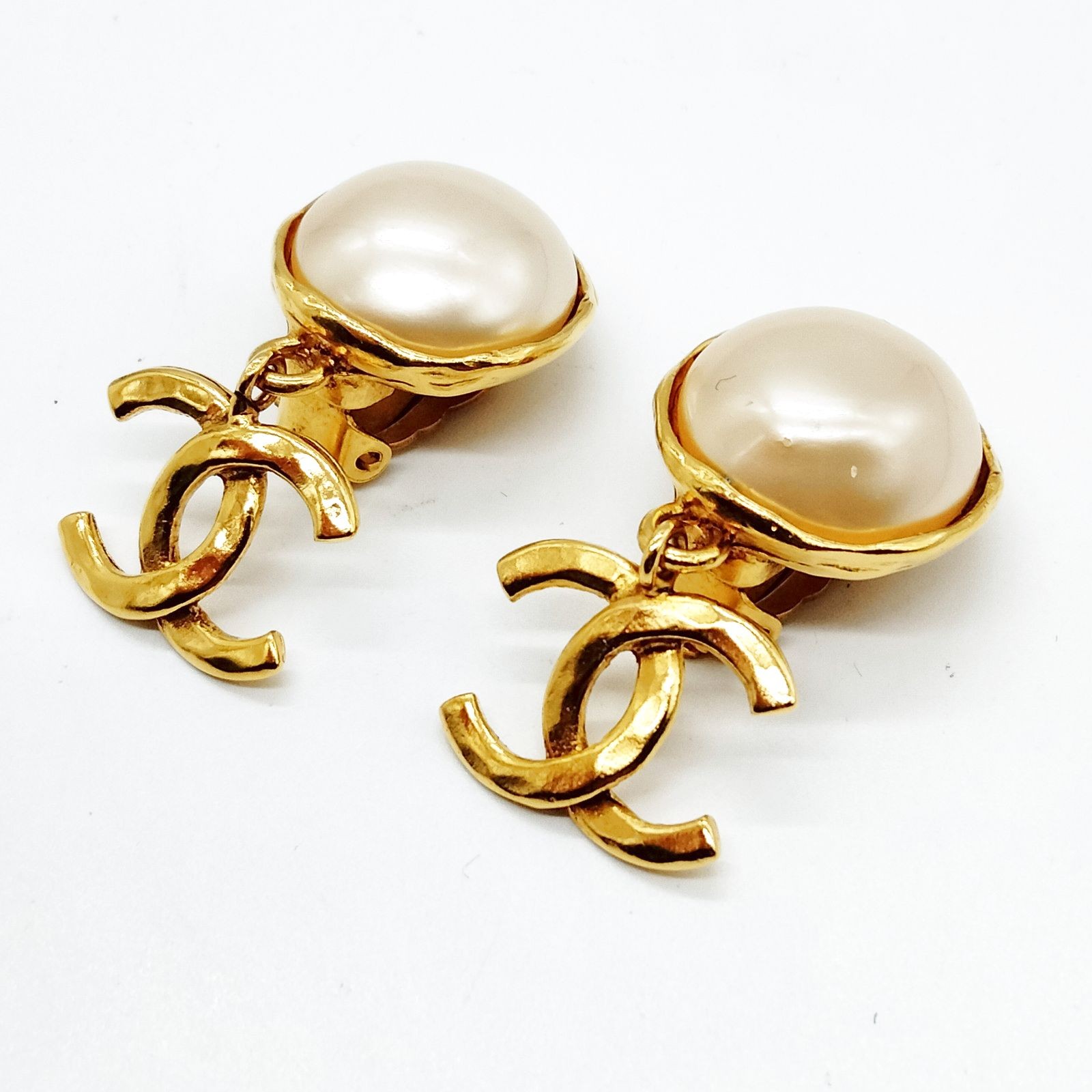 Chanel Earring Gold Whites 94 A 4523858