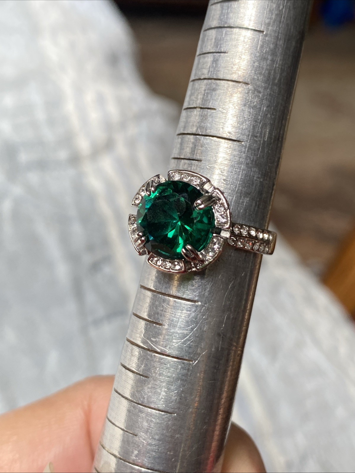 Good Quality Costume Faux Emerald Ring Silver Tone Size 6