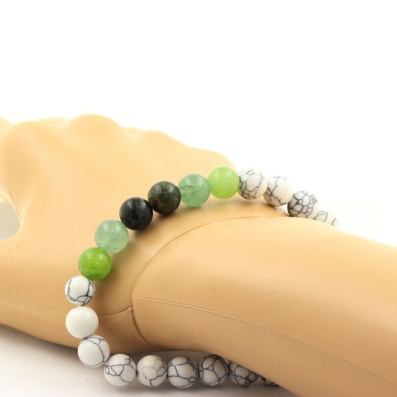 stones And Minerals. Emerald Bead Bracelet From Zambia + Peridot + Aventurine