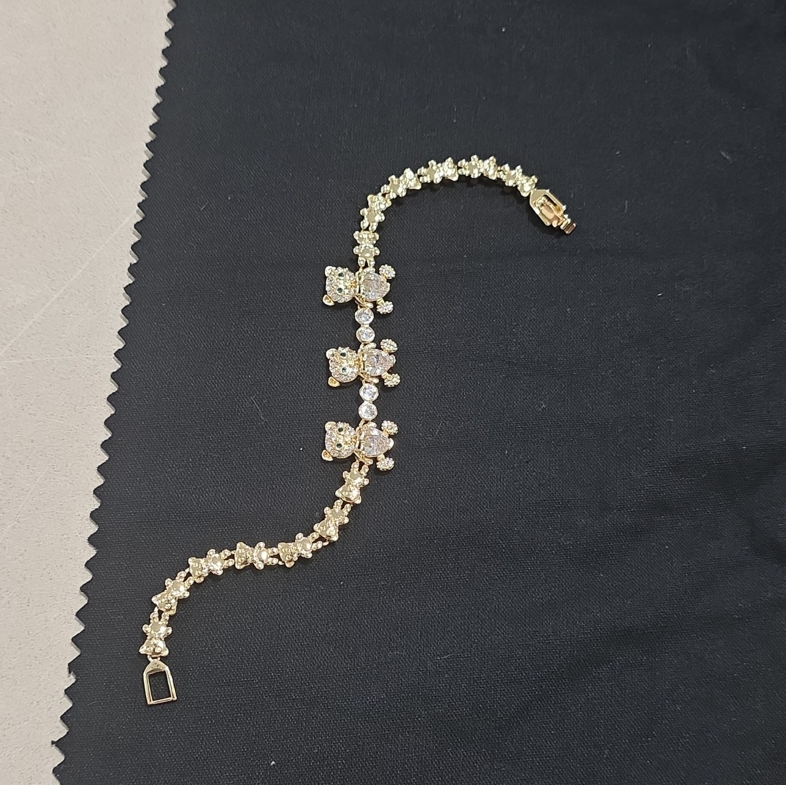 Women’s gold-plated bracelet with a teddy bear charm