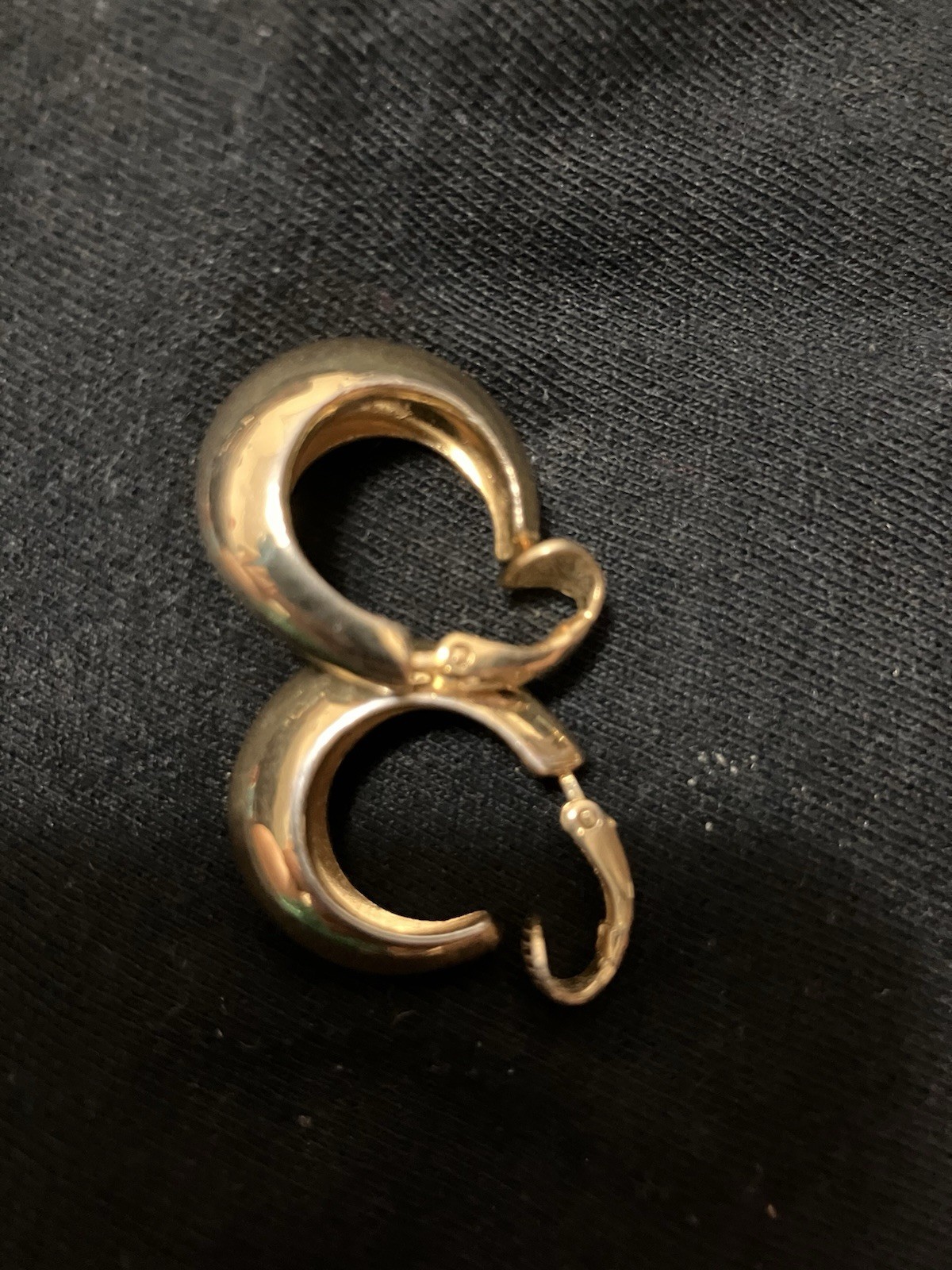 Trifari Crown Signed Gold Tone Hinged Round Hoop Earrings Lobe Metal No Stone