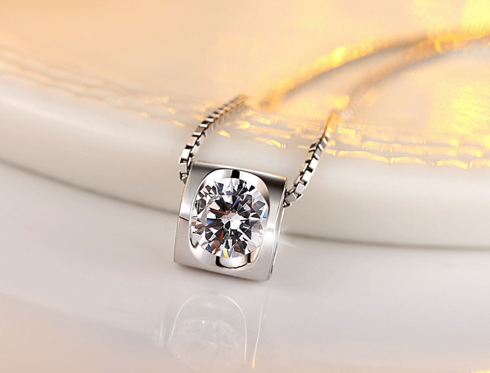 Elegant Heart Silver Titanium Cubic Zirconia Pendant Chain Necklace