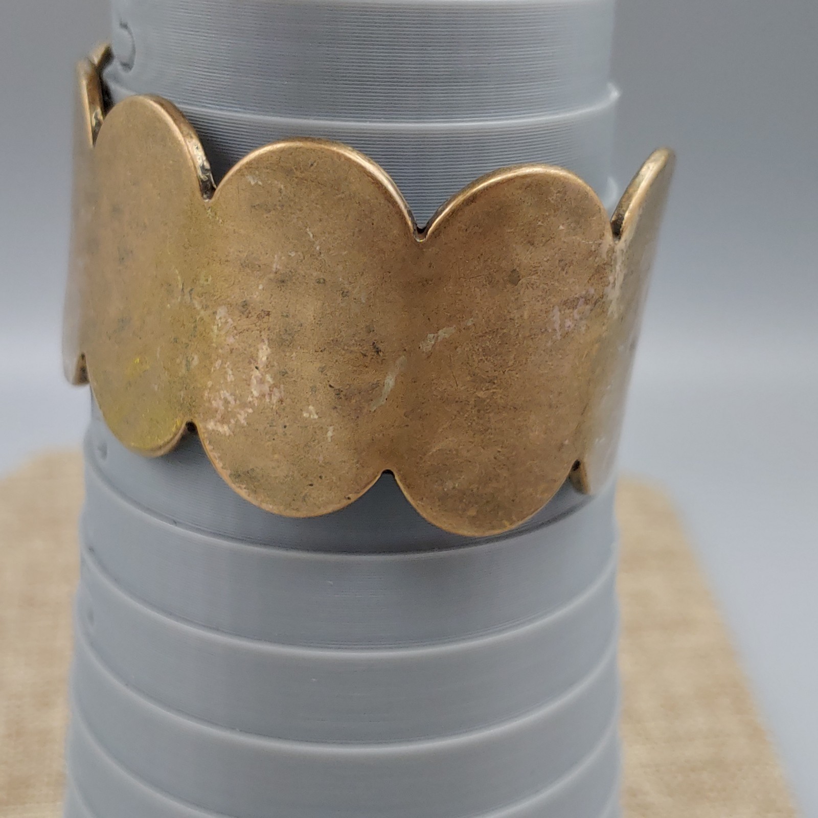 Coldwater Creek Hammered Brass Cuff Bracelet Brass Tone Scalloped Edges 36mm 7″