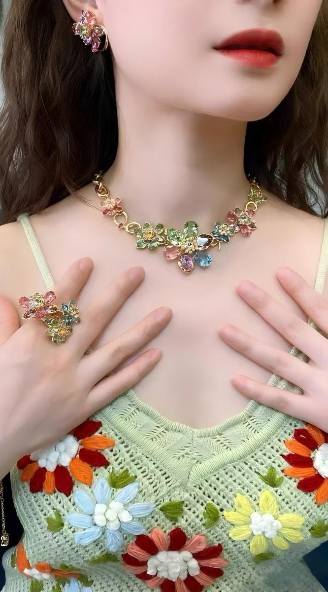 Swarovski Idyllia Necklace, Mixed Cuts, Flower, Multicolored, Gold-Tone Plated