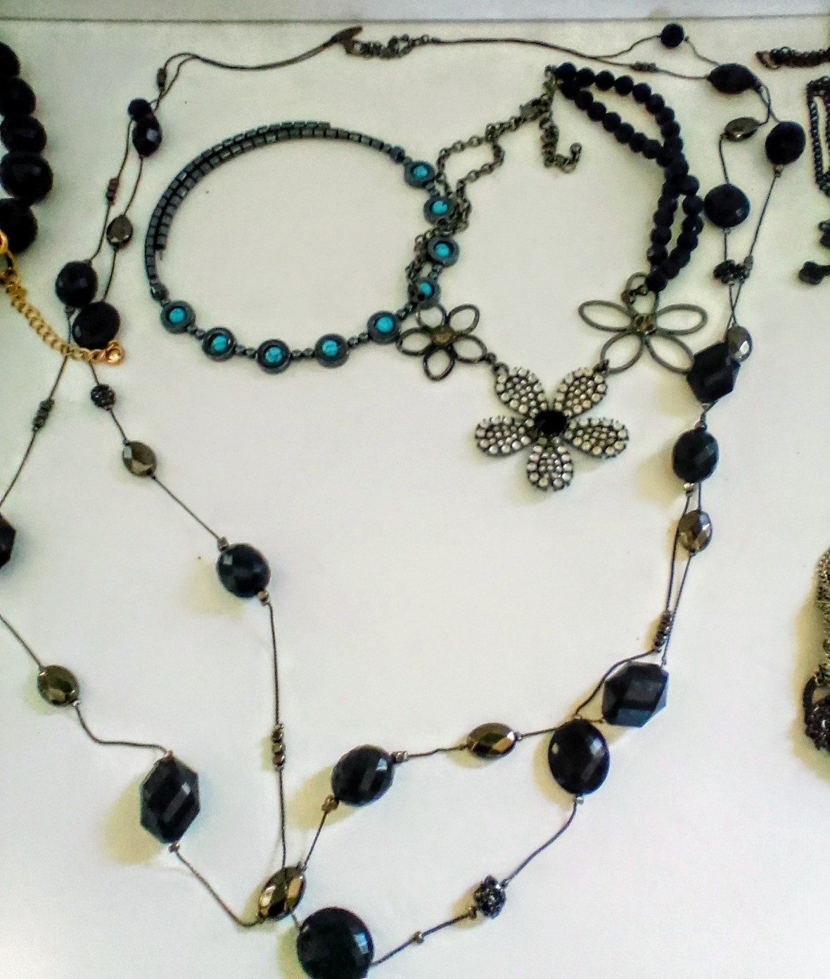 Necklace Lot Vintage And Fashion Assorted Brands Styles And Colors 33 Pieces