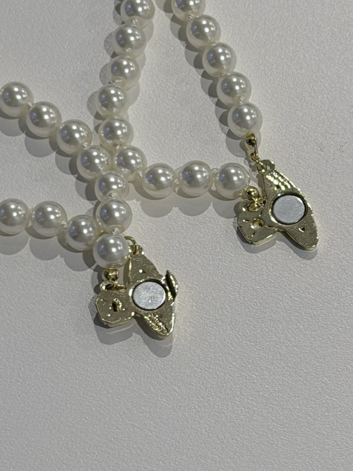VW Two Row Pearl Bas Relief Choker – Gold