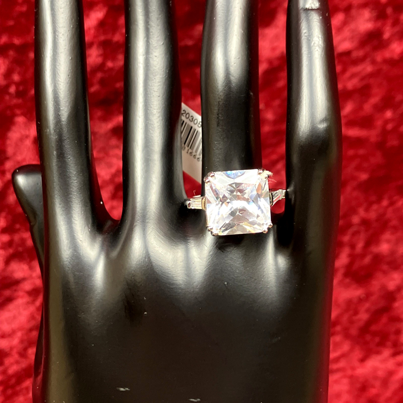 Macy’s CZ Asscher Cut Center Stone Ring In Silver Plate Size 7 NWT RP $60