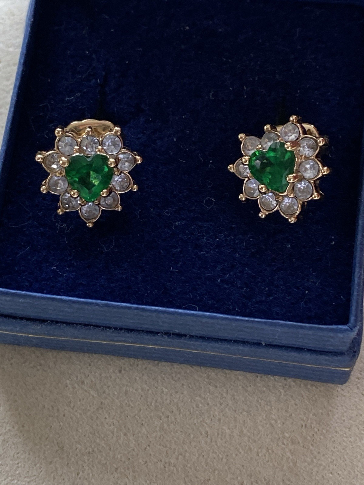 Vintage Gold Tone Emerald Green Heart Halo Cluster Stud Earrings Starburst