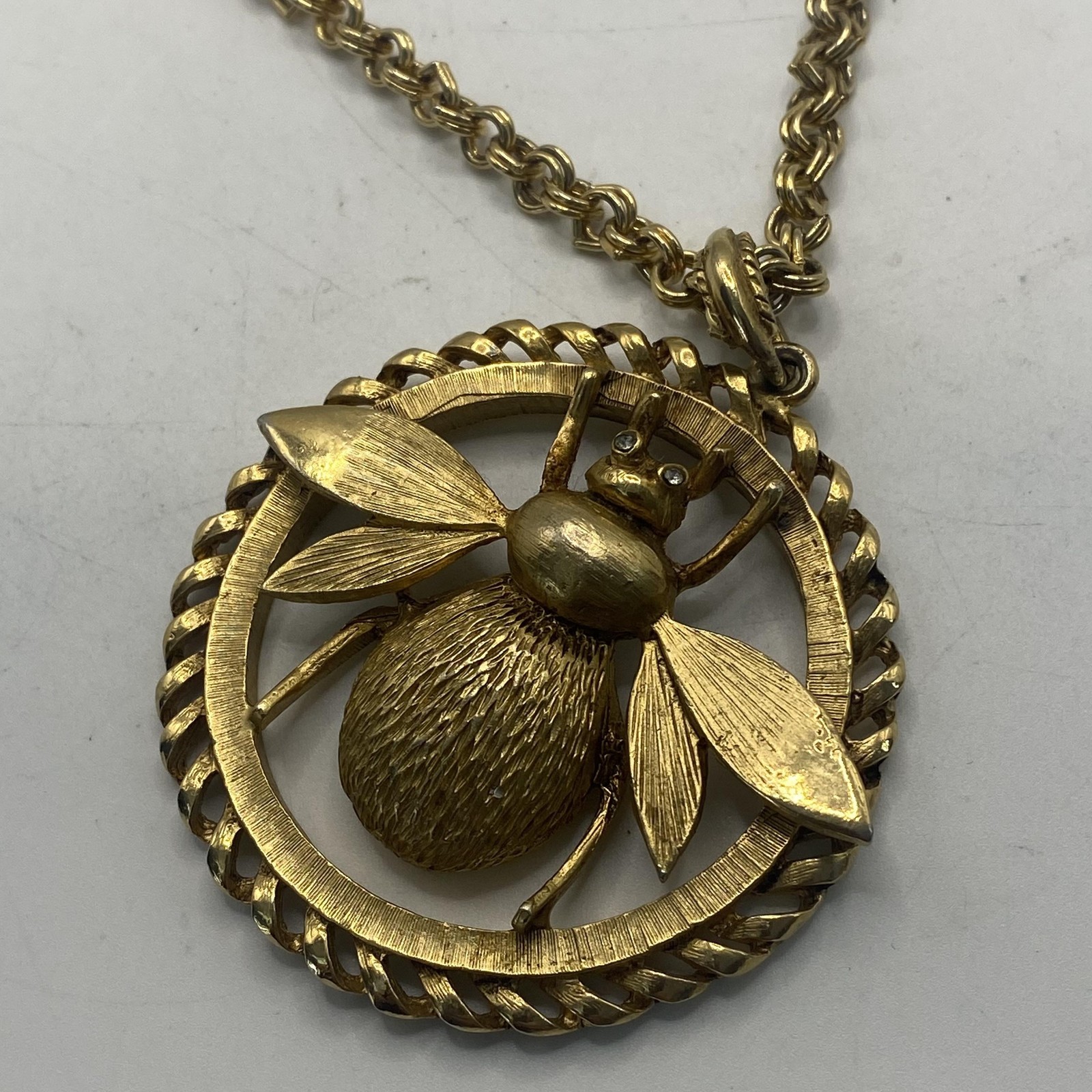 Gold Tone Bee Pendant Necklace Round Statement Barrel Clasp Womens 24 In Jewelry