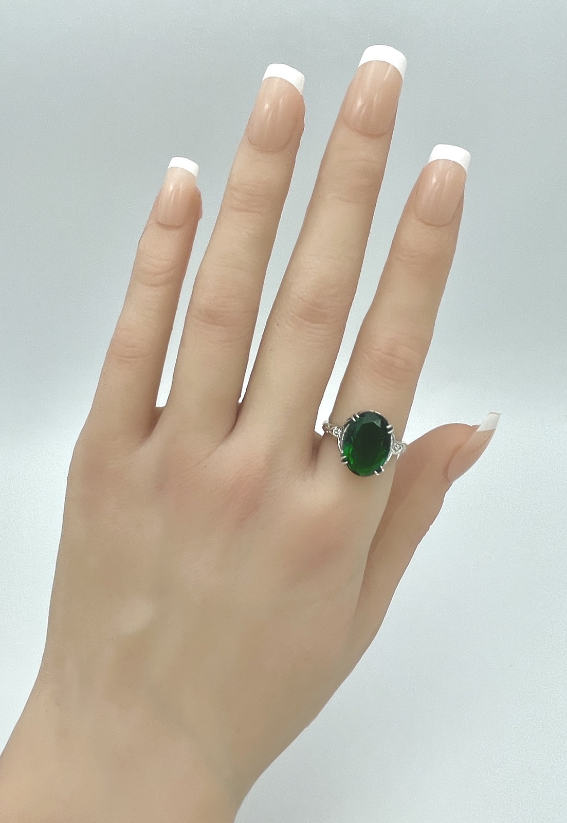 VIVID GREEN 925 STERLING SILVER VINTAGE ANTIQUE STYLE SIM EMERALD RING #1354
