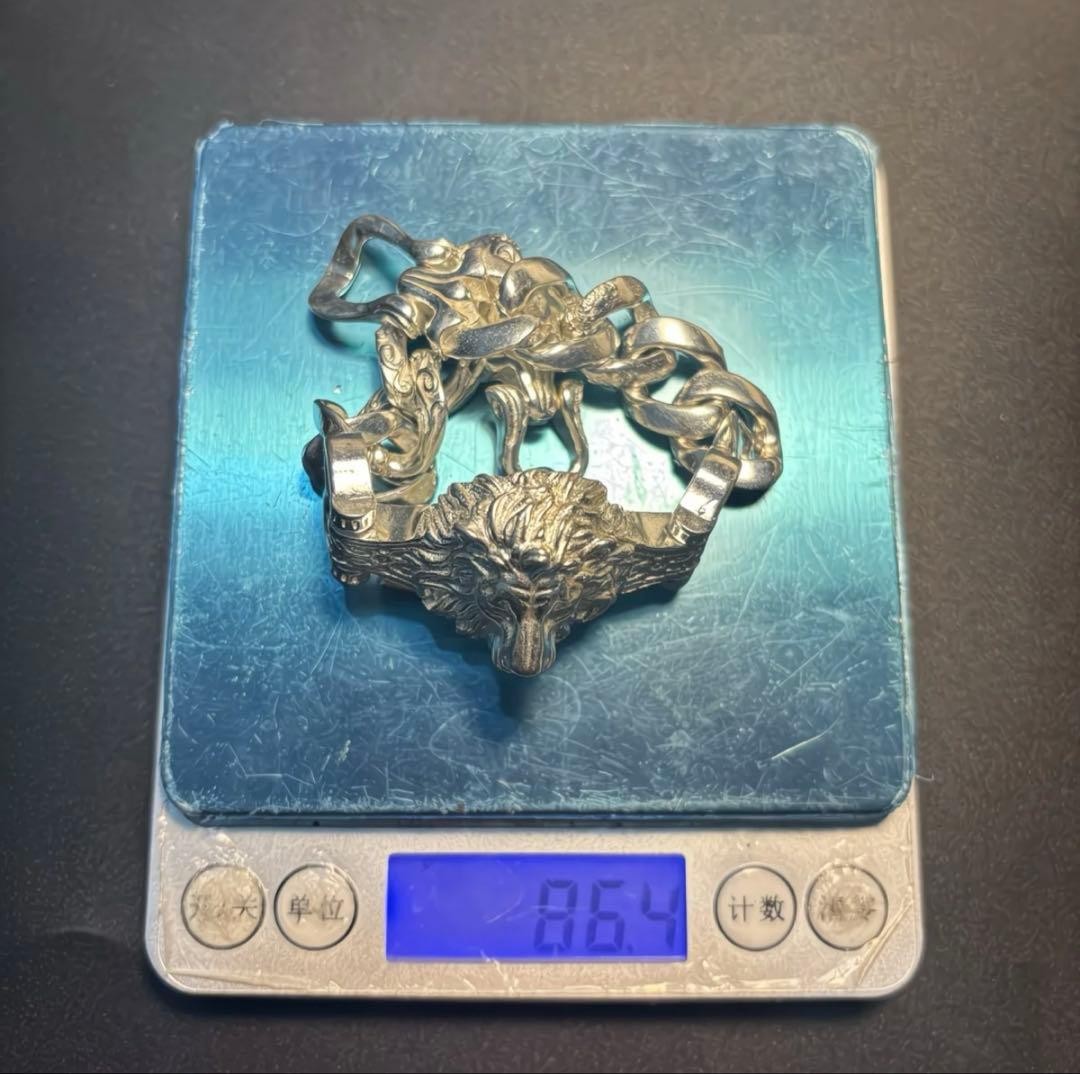 Vintage 925 Sterling Silver Lion Bracelet: A High-Quality Accessory That