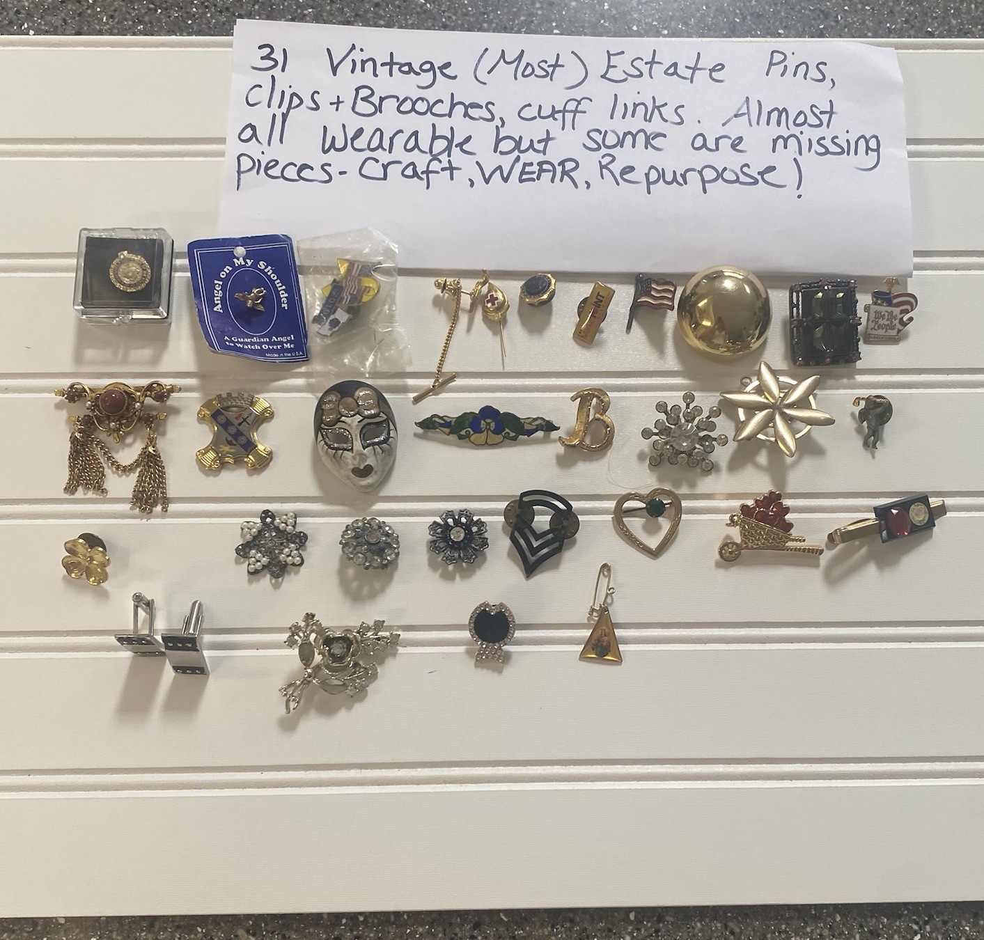 31 Pc Vintage Brooch Pin Lot Mixed Alloy All Different Estate Some Missing Gems