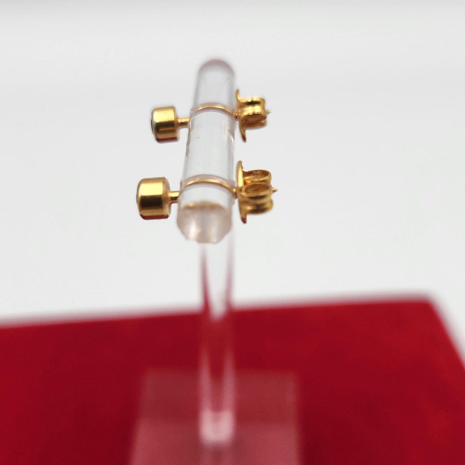 J Hewitt Gold Tone Stud Pierced Earrings whit One Clear Crystal