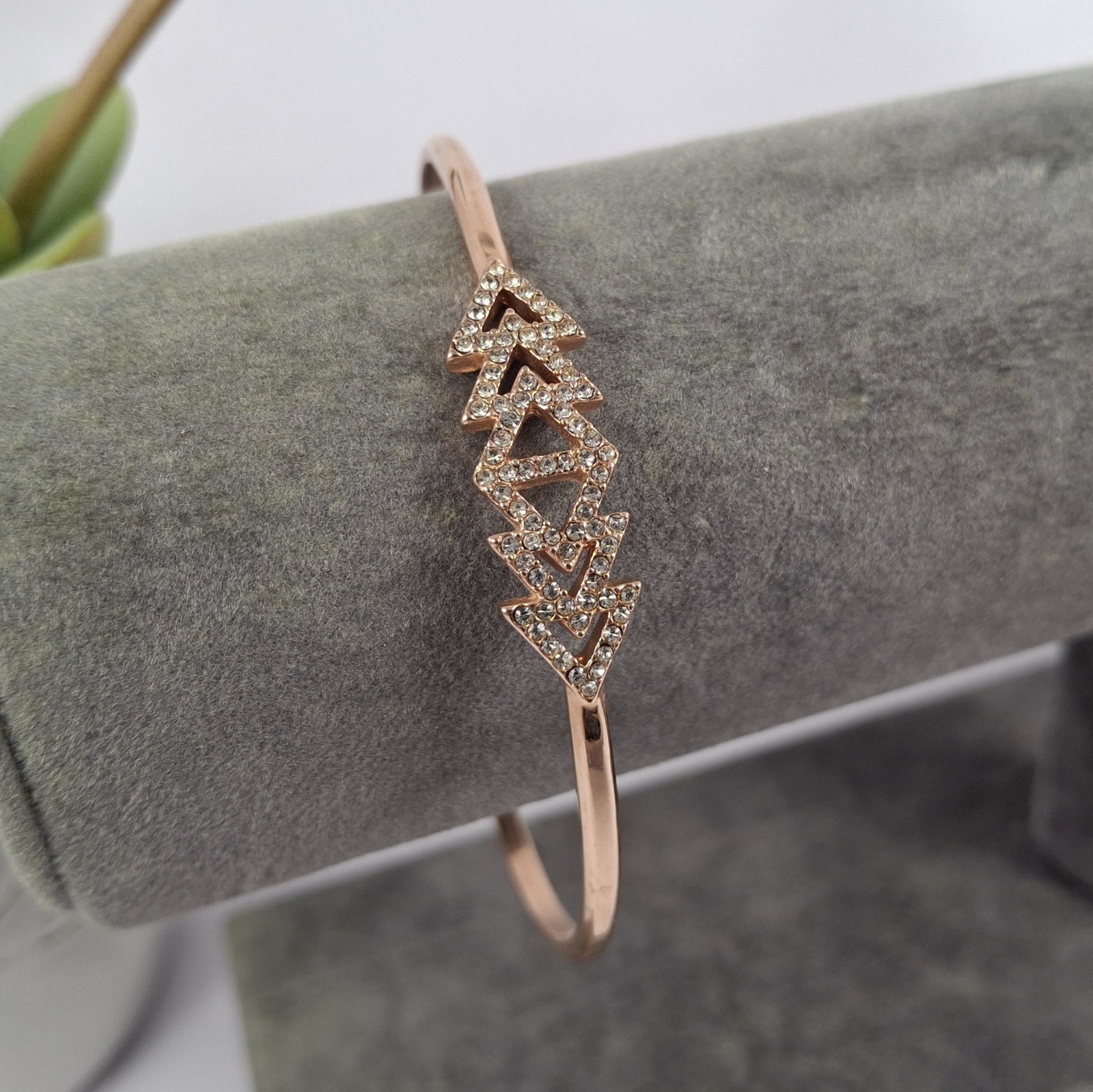 Stella & Dot Rose Gold Tone Crystal Chevron Cuff Bracelet Pave Designer Womens