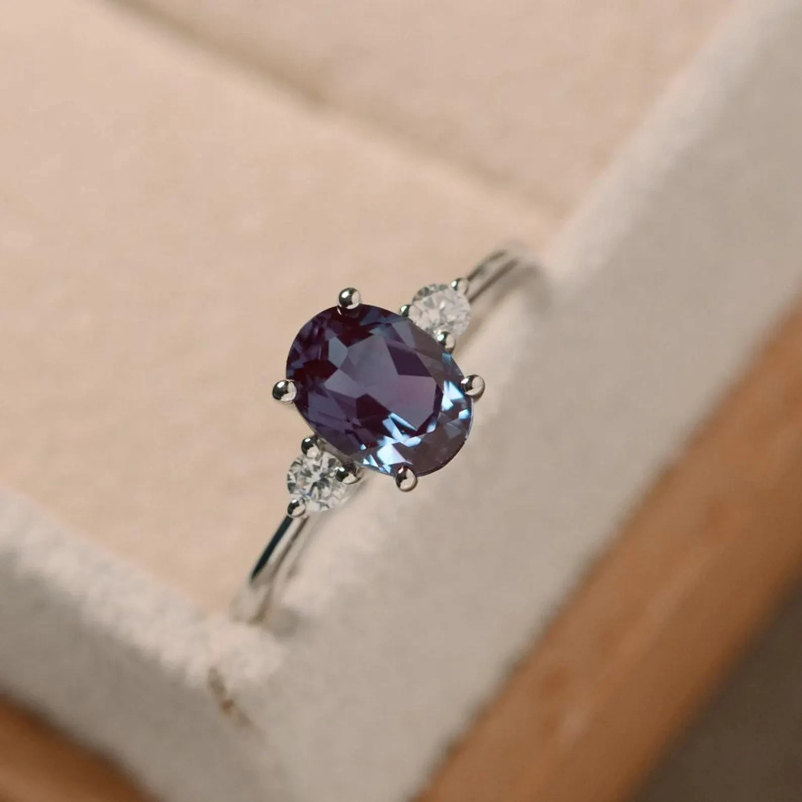 Certified 7 Ct Natural Alexandrite Oval Cut Gemstone Ring – Crafted 925 Silver