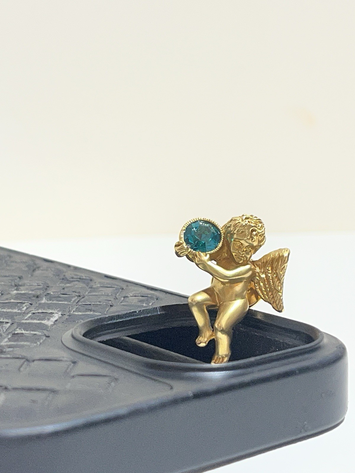 Avon vintage Gold Tone Angel Pin Blue Round Stone Bezel Set Metal 1 Gem Theme