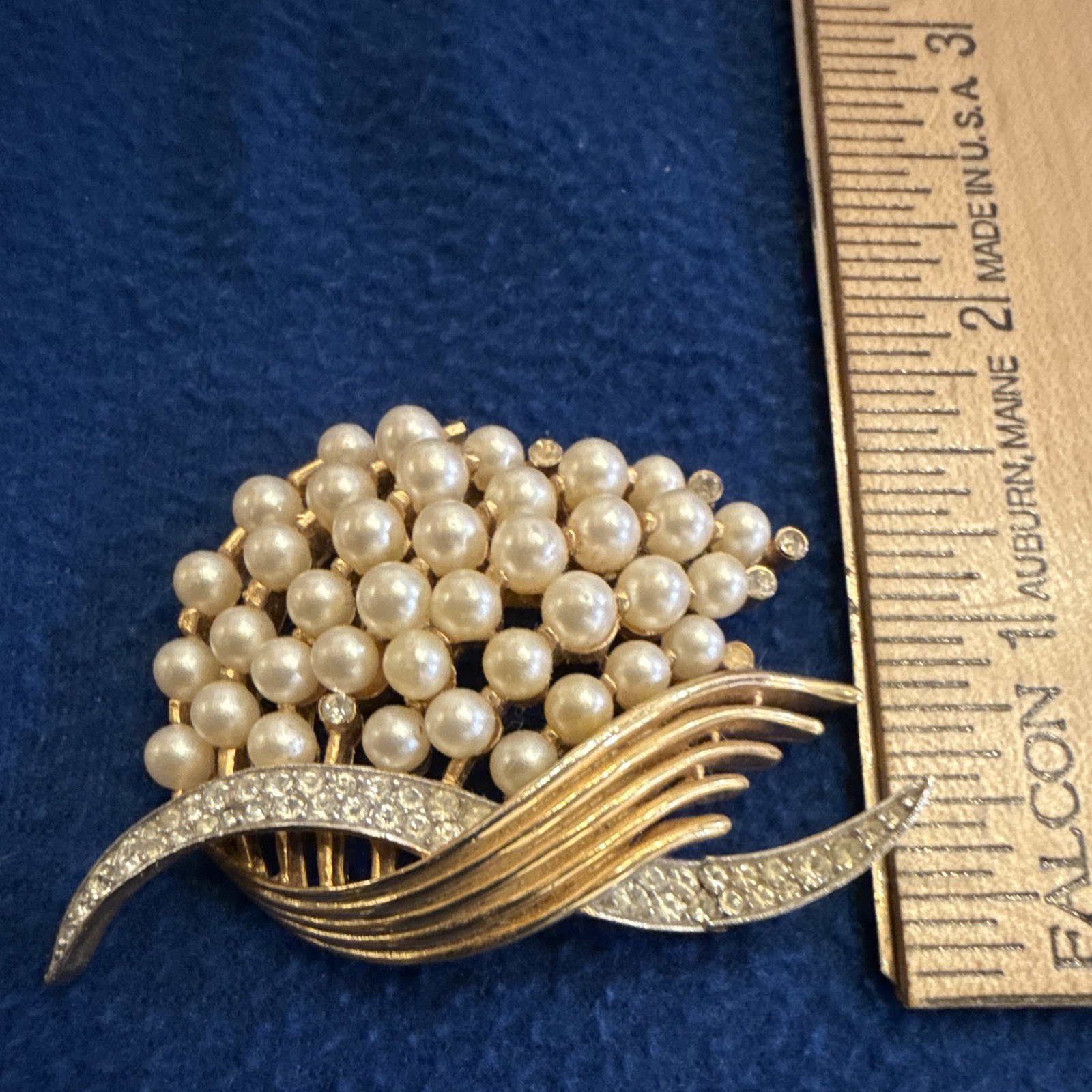Trifari Signed Gold Tone Imitation Pearl Rhinestone Cluster Brooch Pin 2 in