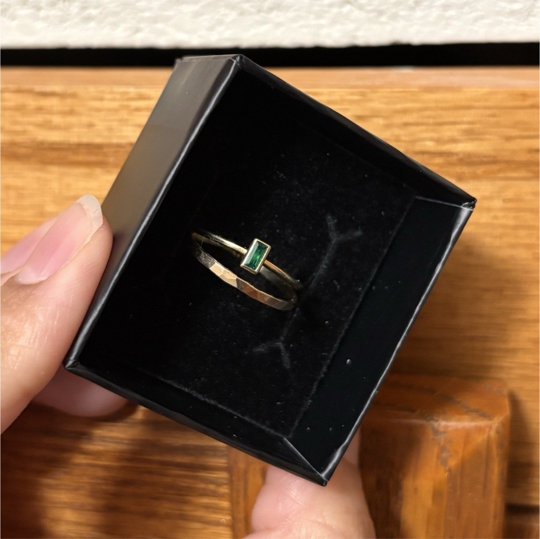 14kYG 2MM Ring & 14YG 1MM Emerald Baguette Ring