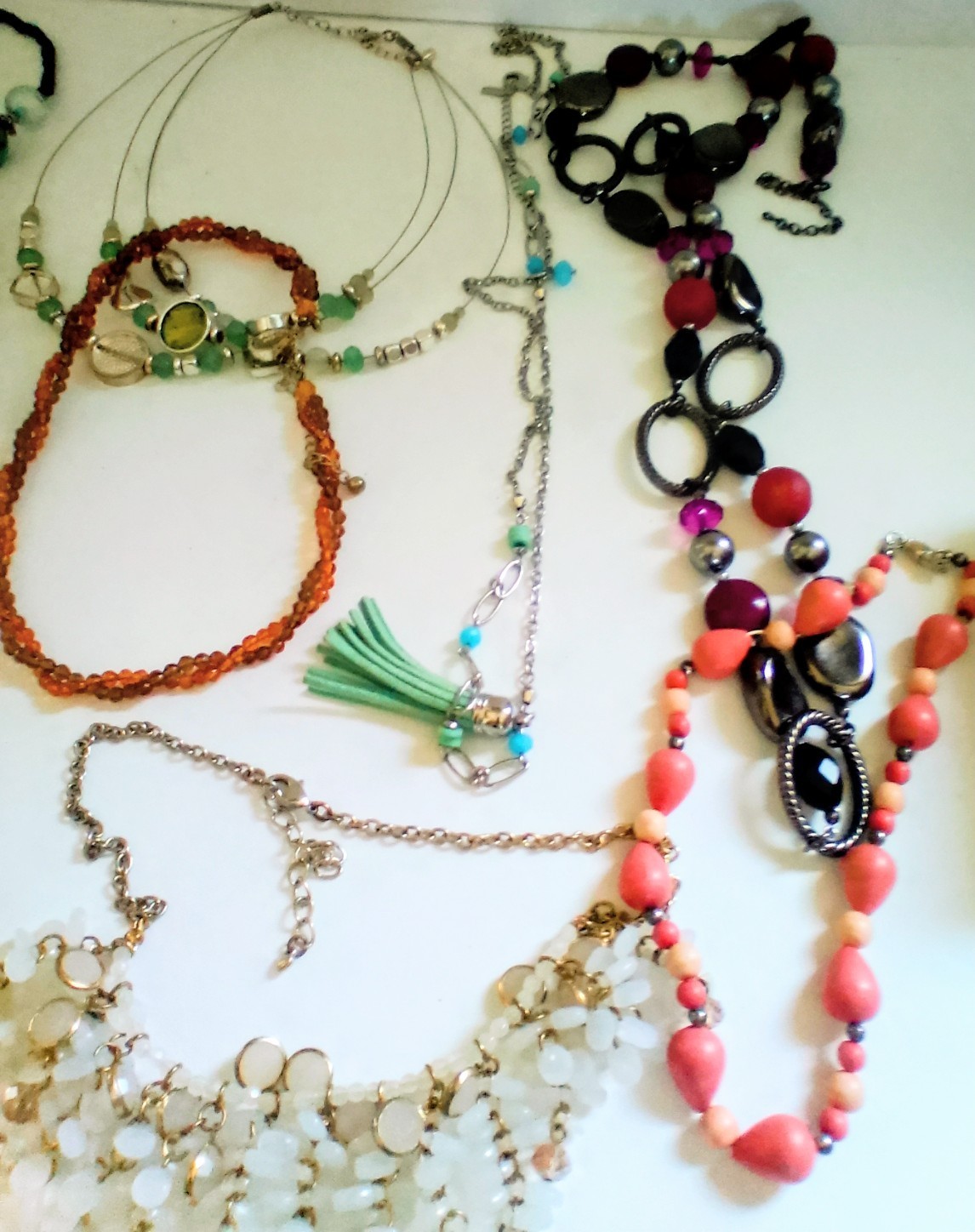 Necklace Lot Vintage And Fashion Assorted Brands Styles And Colors 33 Pieces