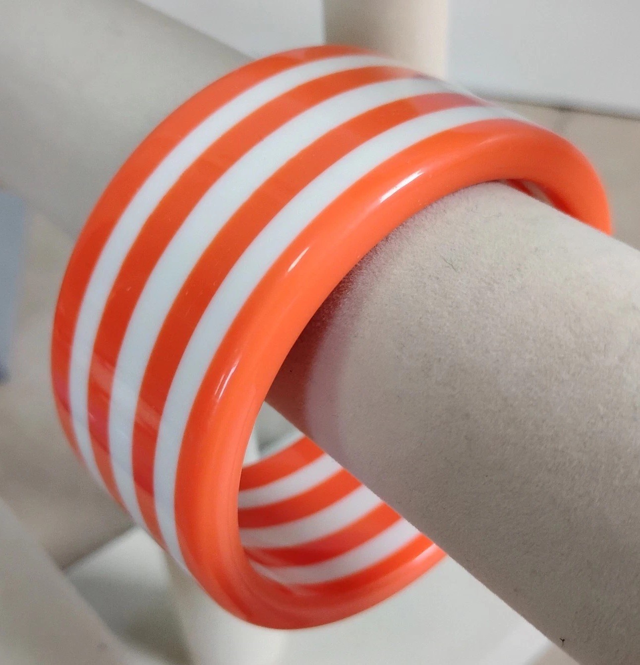 Orange White Striped Creamsicle Bangle Bracelet Chunky Sz 8 Plastic Resin NEW