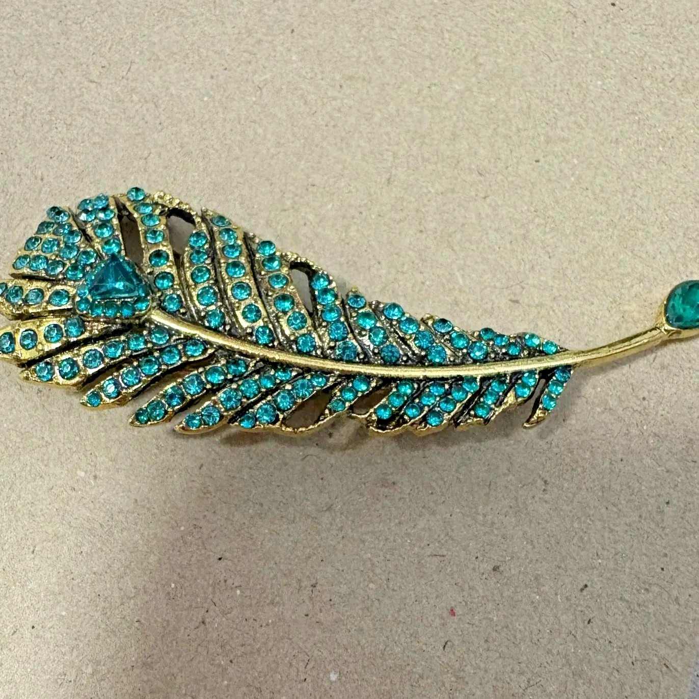 Rhinestone Feather Pins for Women Unisex Glass Hollow Feathers luxury Brooches 1