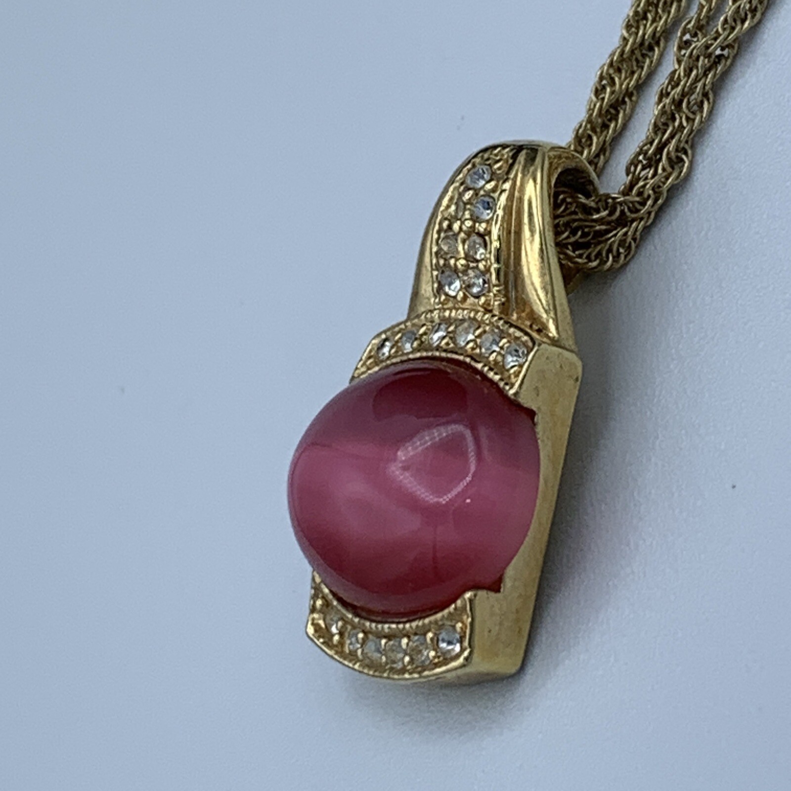 Roman Gold Tone Chain Necklace With A Pink Pendant 3-112