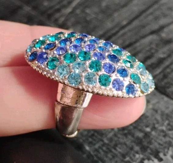 Sparkling SEA TONES! Sz 7 Stretch Large Blue Green/Blue Rhinestone Cocktail Ring