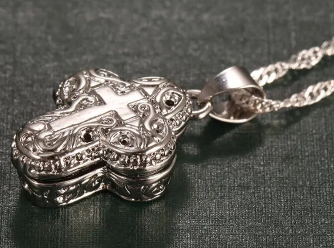 Silver-Tone Metal Alloy CROSS Pendant Necklace Locket ~ Singapore Twisted Chain
