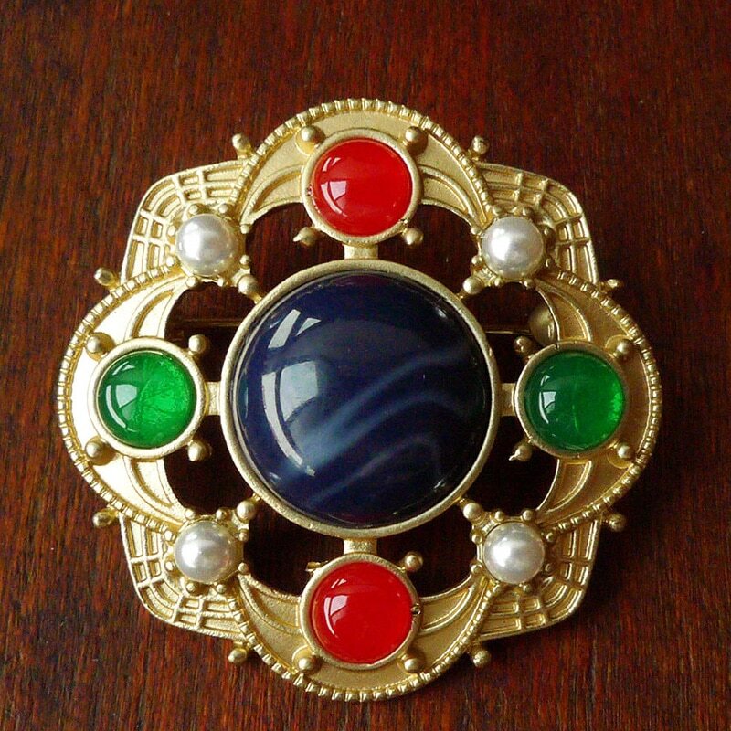 Retro Court Gold Color Treasure Brooches Antique Gem Exquisite Brooch Jewelry