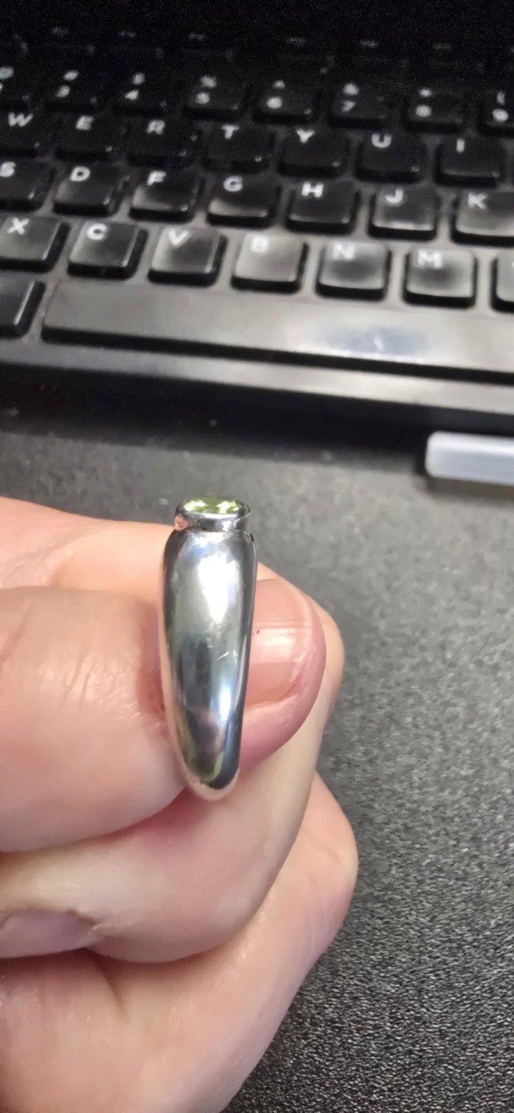 925 Sterling Silver Bezel Set Oval Green Stone Band Ring Signed Size 7