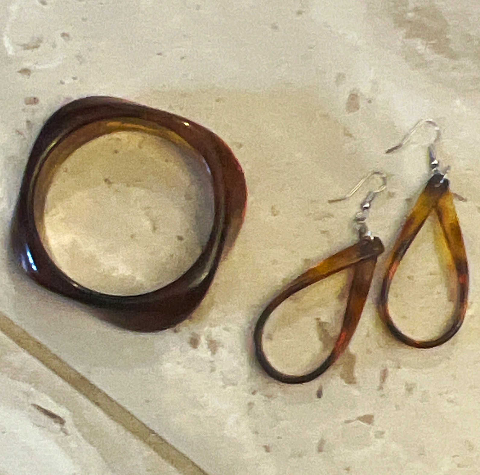 Brown Resin Jewelry Set: Bracelet & Teardrop Dangle Earrings, No Stone