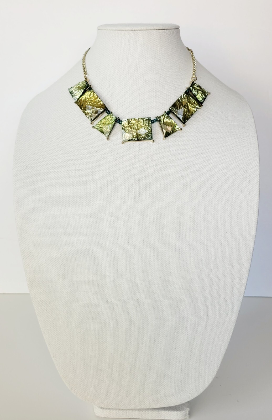Gold Tone Woman Abstract Green Foil Art Fashion Bib Necklace Jewelry