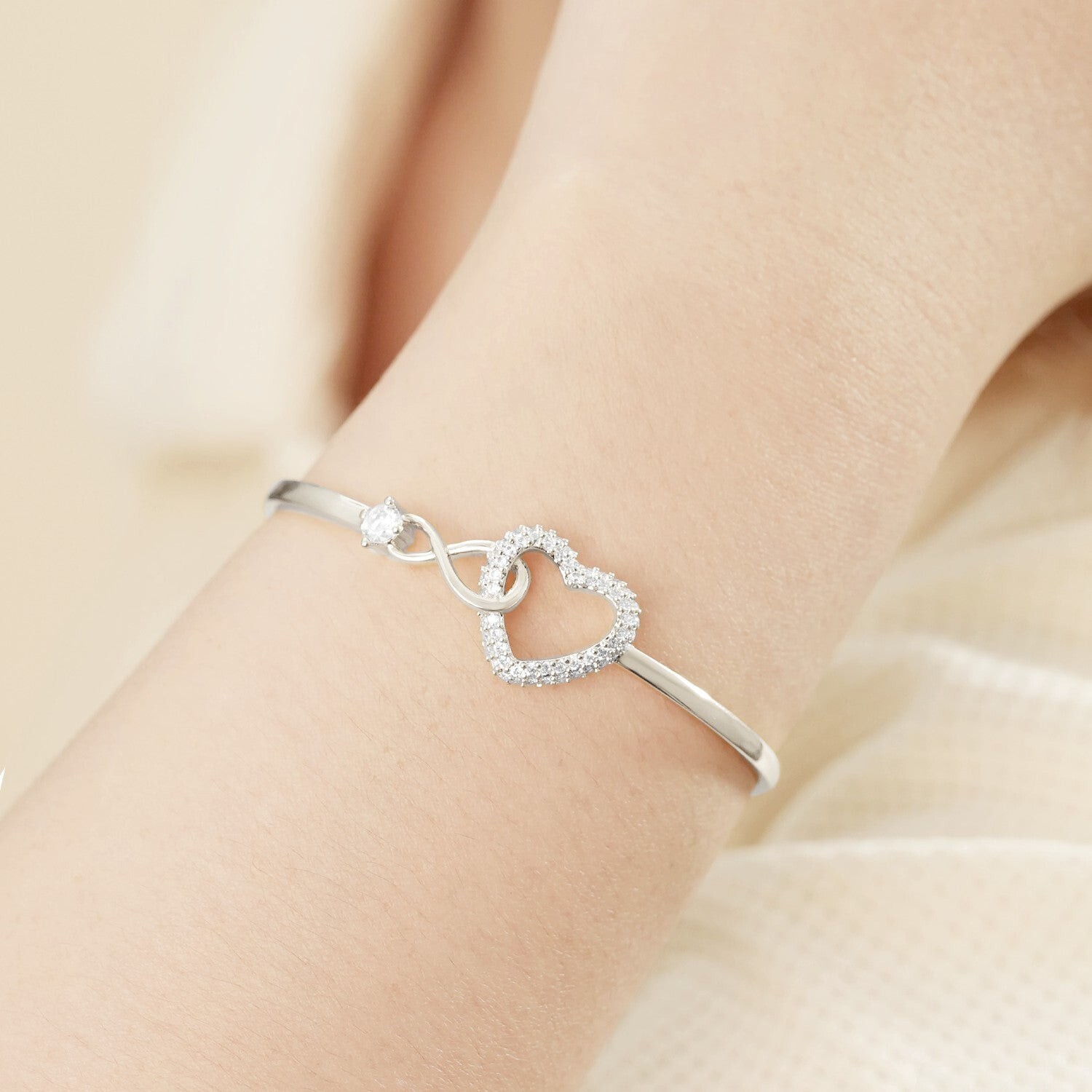 To My Beautiful Daughter Bracelet Heart Bangle Birthday Gift Girls from Mom Dad