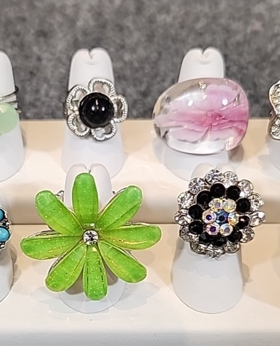 Jewelry 12 Flowered Rings Adjusts Sized Stretch See Description Lot #254