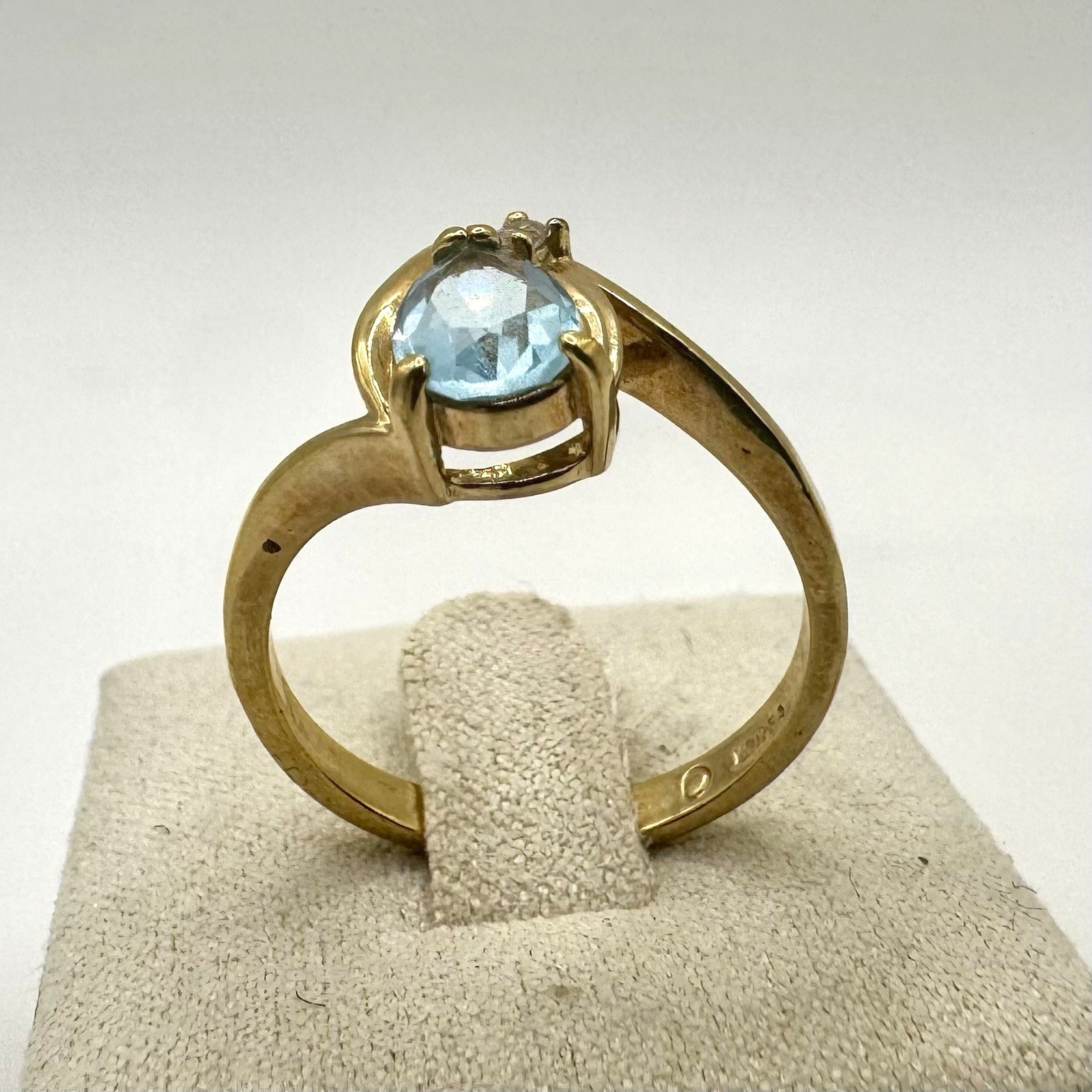 Pear Shaped Blue Crystal & CZ Ring Gold Plated Size 9 Stamped Elegant Jewelry