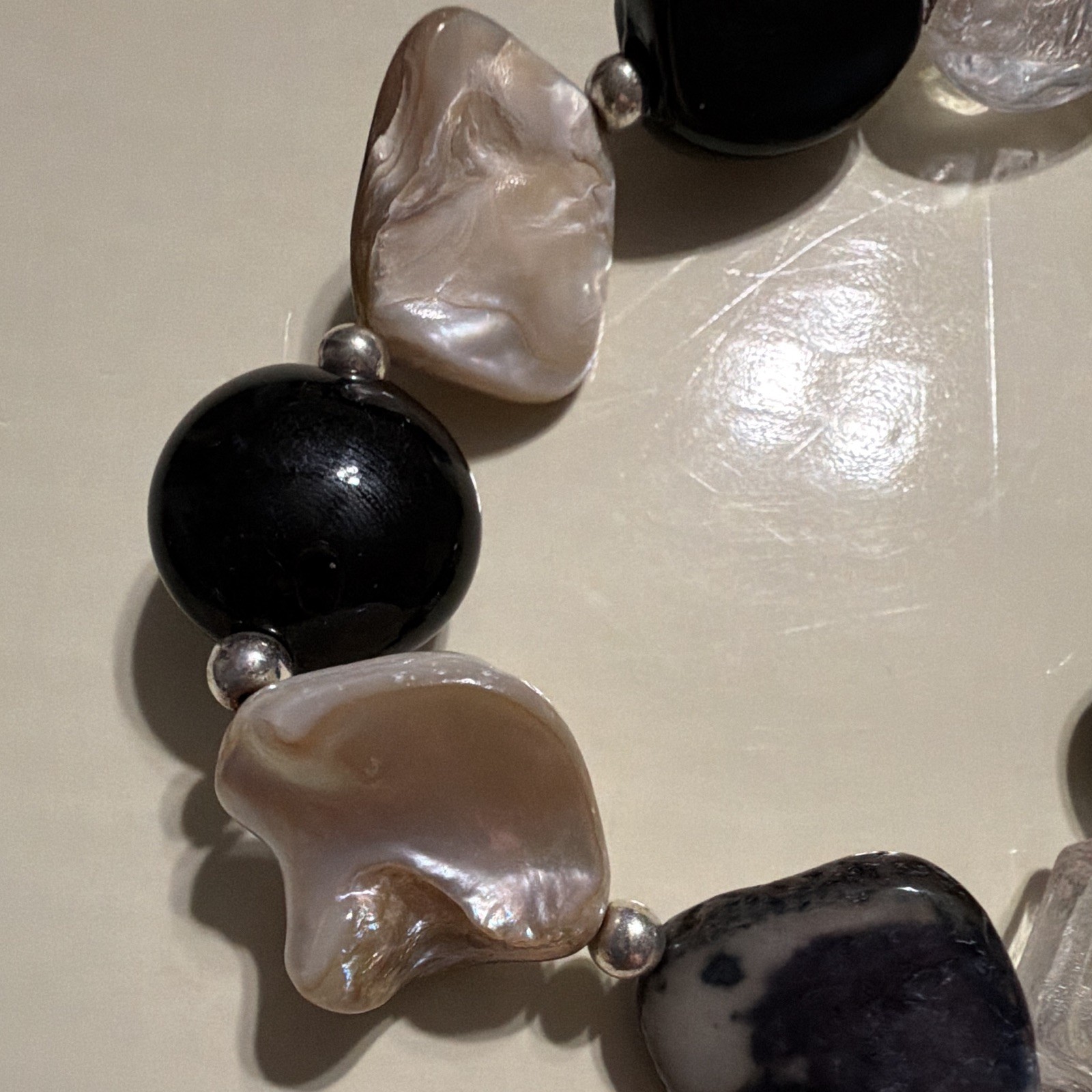 Baroque Pearl Beaded Stretch Bracelet White Pearl-Look Black Beads Clear Glass