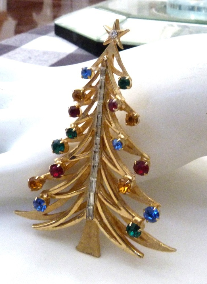 2 5/8″ RARE VINTAGE BROOKS BAGUETTE ROUND RED GREEN BLUE GOLD CHRISTMAS TREE PIN