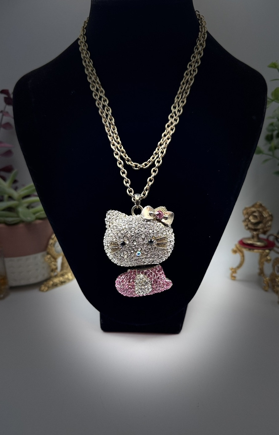 Gold Tone Long Necklace Whit Rhinestone Hello Kitty Pendant 35” Long