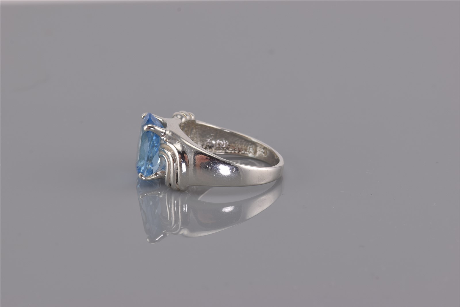 Sterling Silver 12mm Oval Blue Cubic Zirconia Wavy Ribbon Band Ring 925 Sz: 8