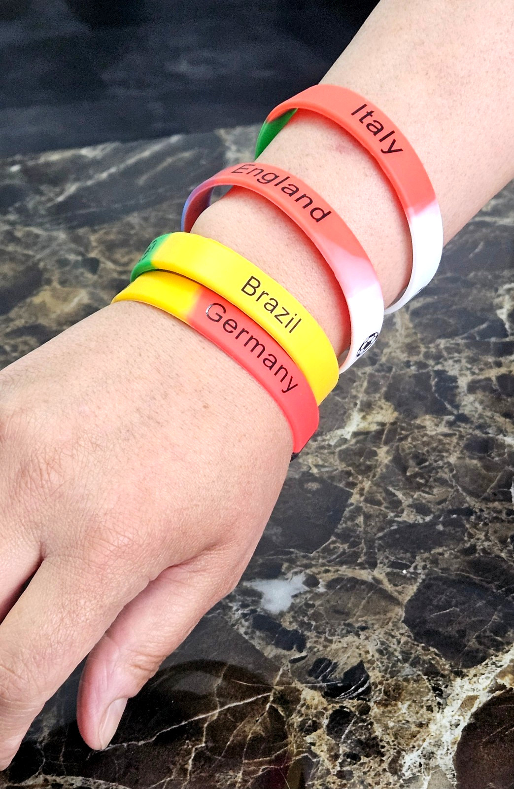 2x Adults England Football Team World Cup Supporters Silicone Rubber Wrist Bands