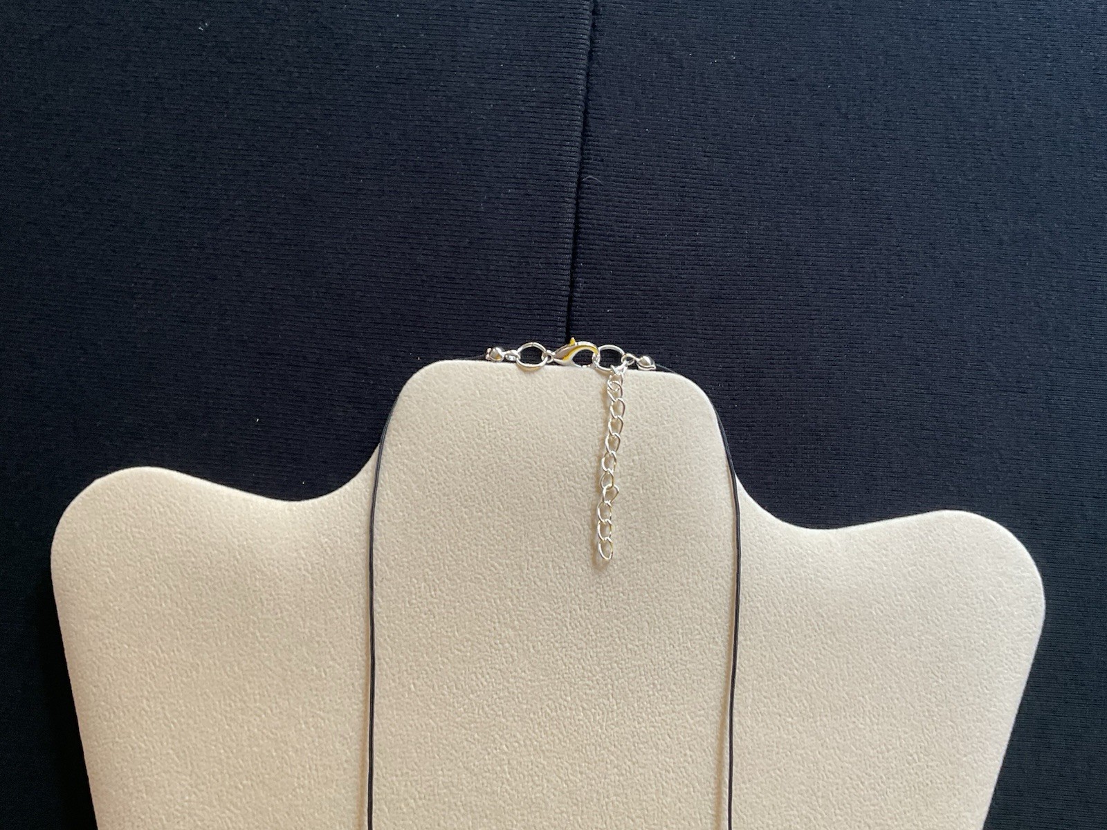 White And Black Flower Beads 60’s Style Adjustable Necklace