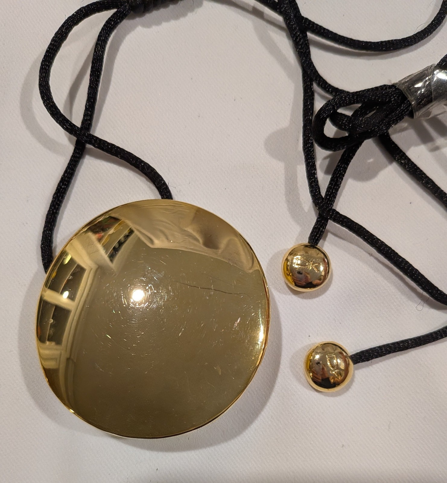 Donna Karan Cashmere Mist Solid Perfume Pendant Necklace Gold Tone Compact Silk