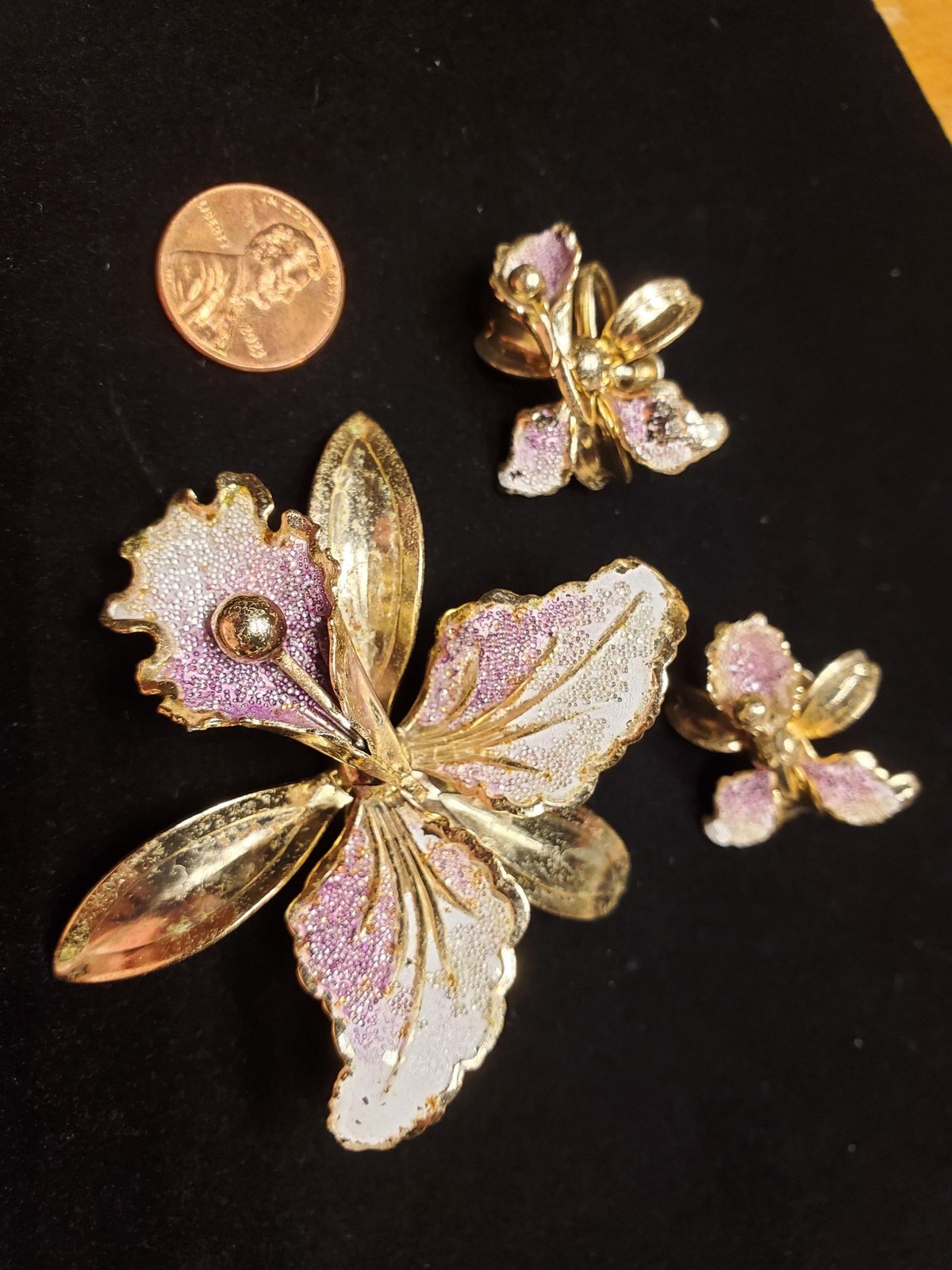 Vintage Orchid Enamel Jewelry Set | Gold-Tone Brooch, Earrings | Lavender & Whit