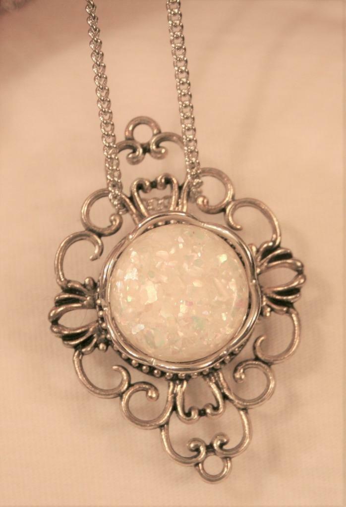 Scalloped Openwork Cream Glittery Speckled Round SILVERTONE Necklace Brooch Pin