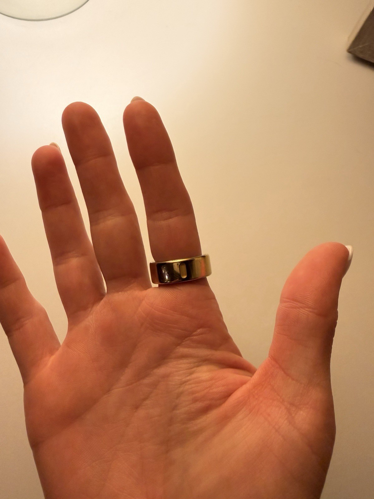 Good Oura gen 4 size 7 w/ charging dock