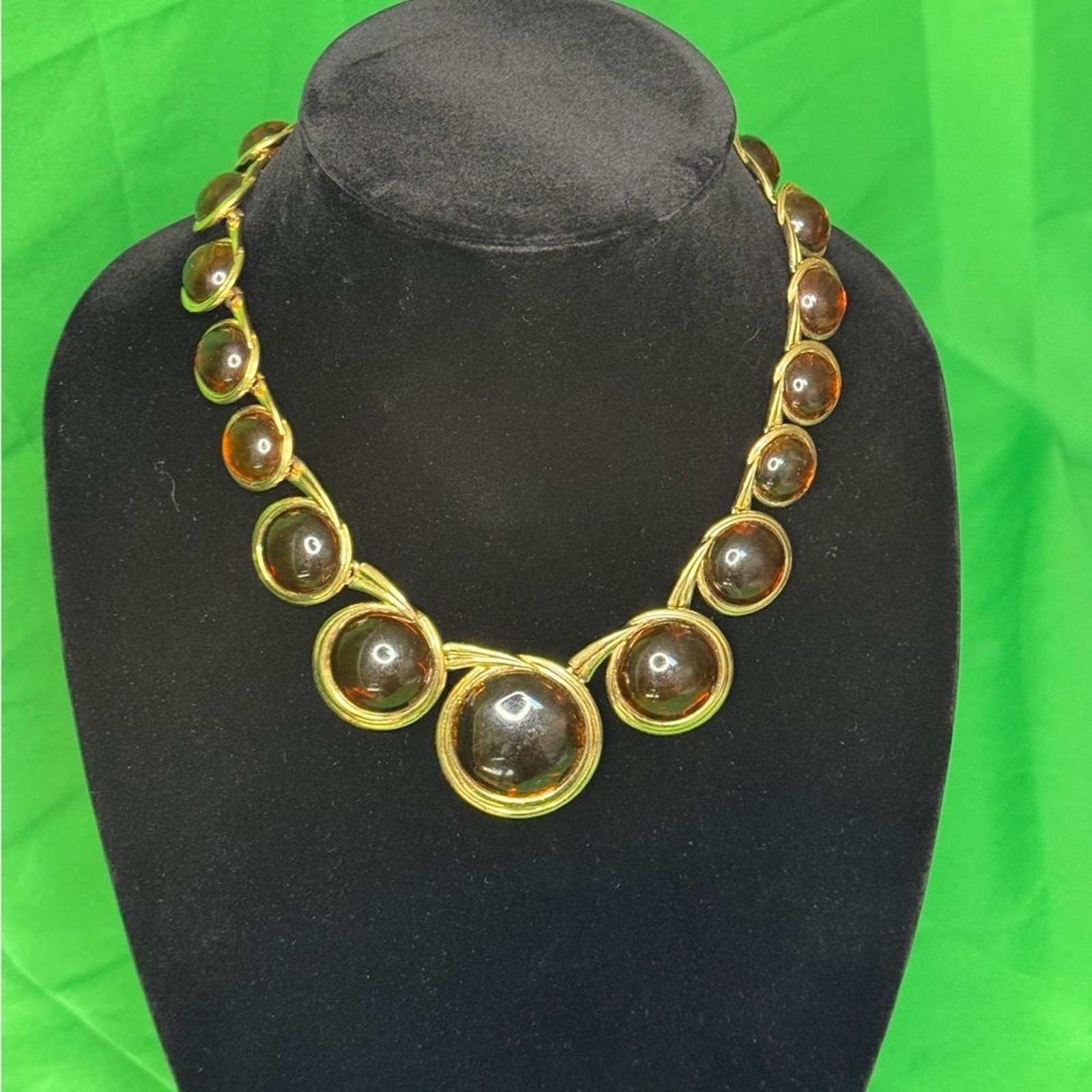 Elegant Gold and Brown Necklace vintage