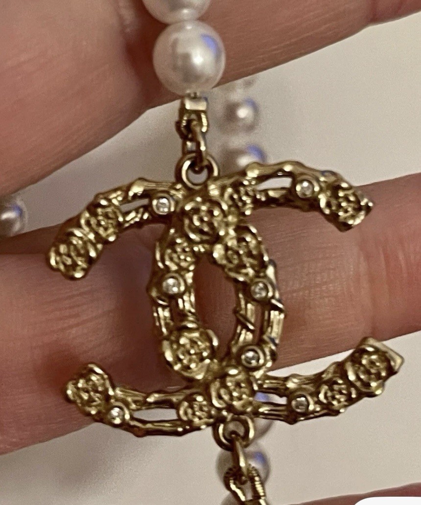 Authentic Pearls Chanel. Necklace Whit Box, Invoice. Perfect Condition