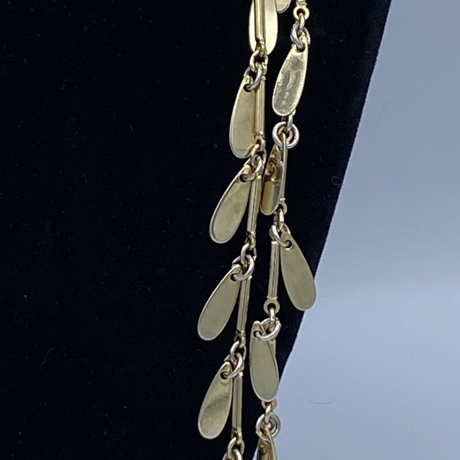 Costume Jewelry Gold Tone Small Oval Charms Long Chain Necklace Preowned No Mark