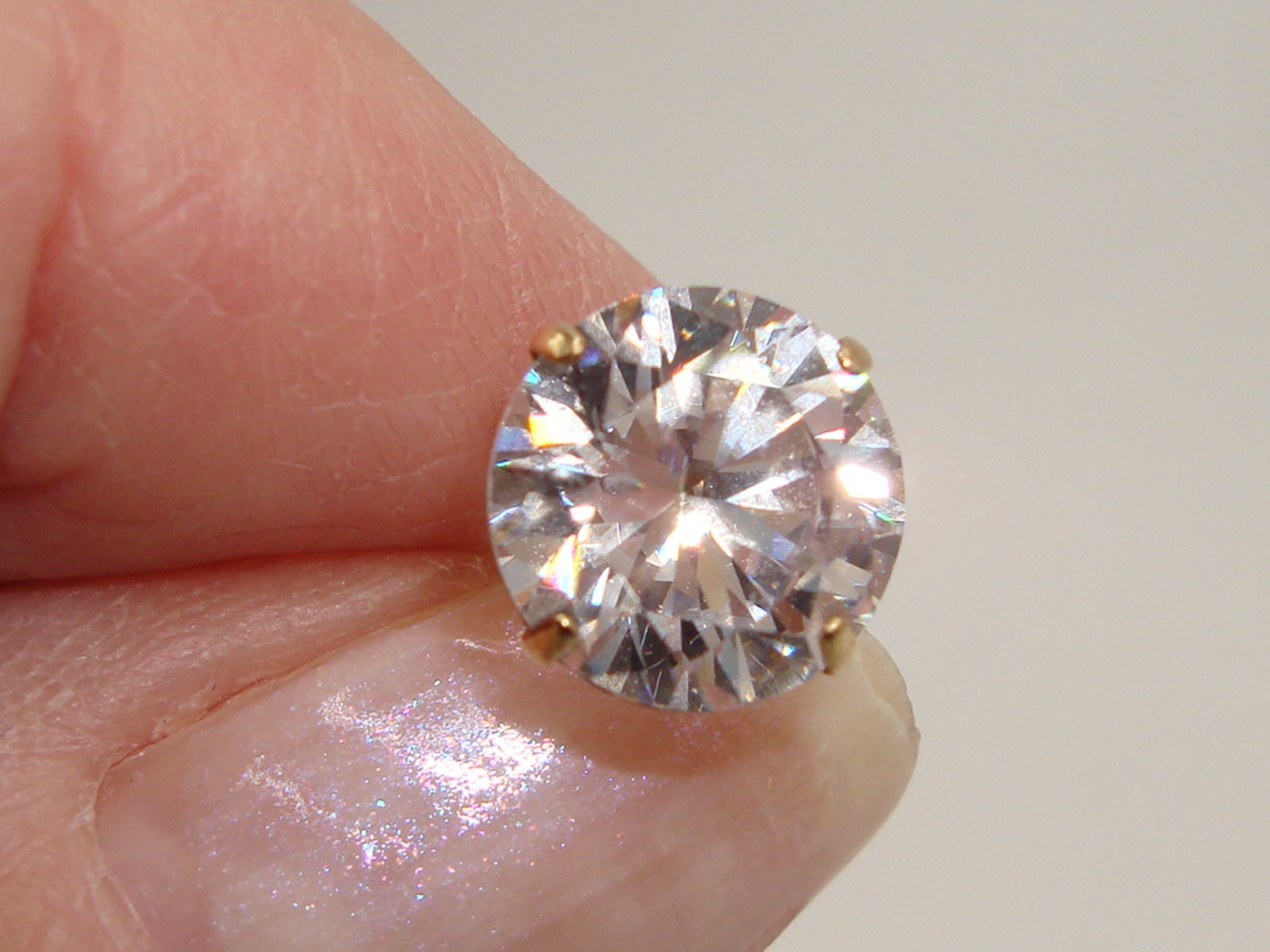 BEAUTIFUL 14K SOLID GOLD APPROX. 4+ CTW CZ PIERCED STUD EARRINGS!