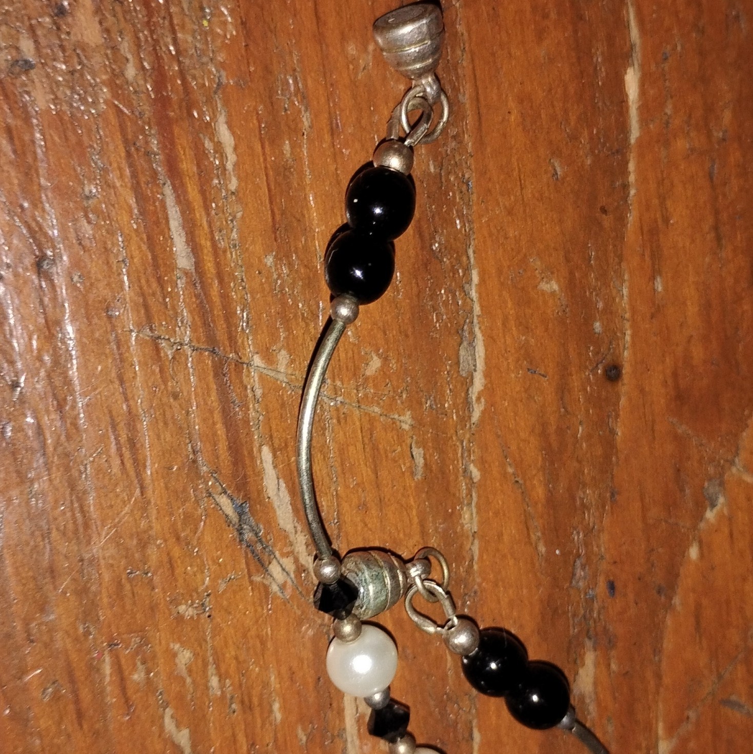 Black & White Glass Beaded Necklace Heart Charm Pendant Magnetic Clasp Closure